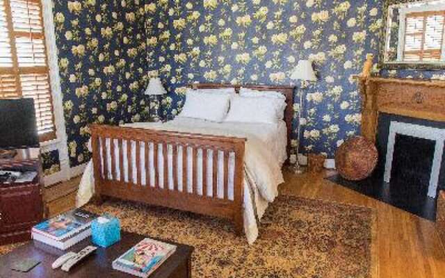 Charles Bass House Bed & Breakfast