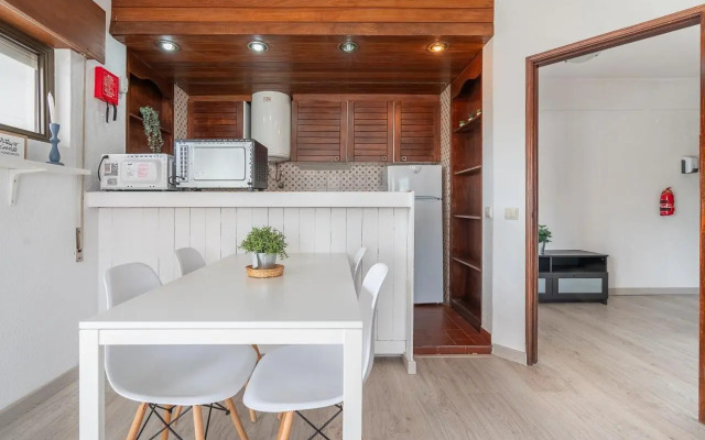 Cozy 1BDR with Spacious Balcony & Pool, Vilamoura