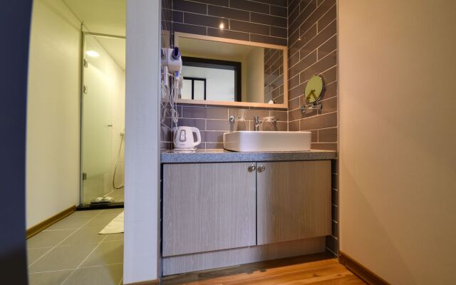 Gyeongpodae The Hotel Business