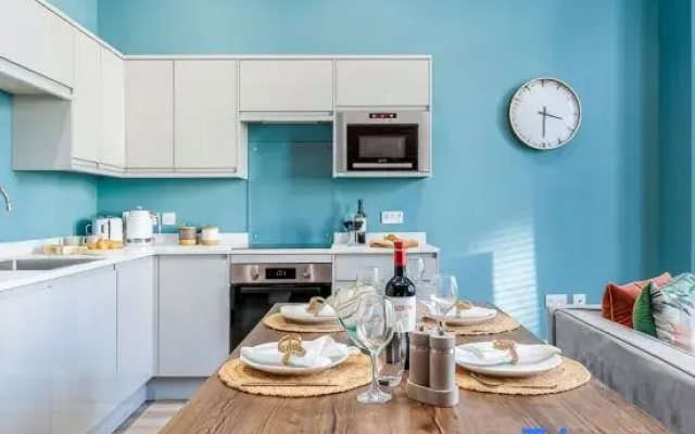 Beautiful Family Apt w/ Free Gym & Parking