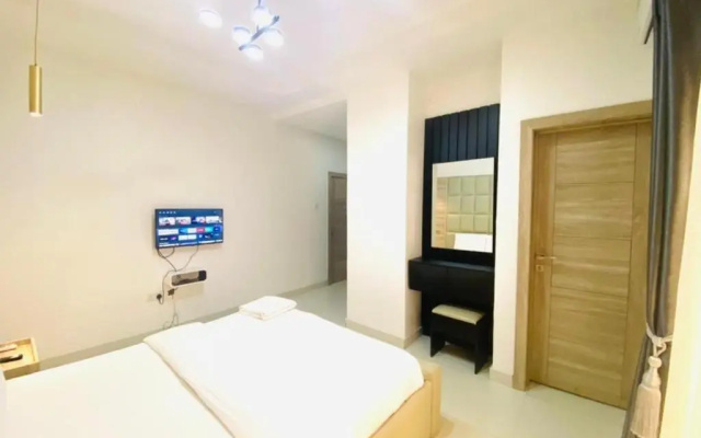 3 bedrooms luxury apartments with pool lekki phase 1