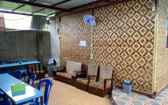 Oyo 3195 Pondok Penginapan Strongkeng Syariah