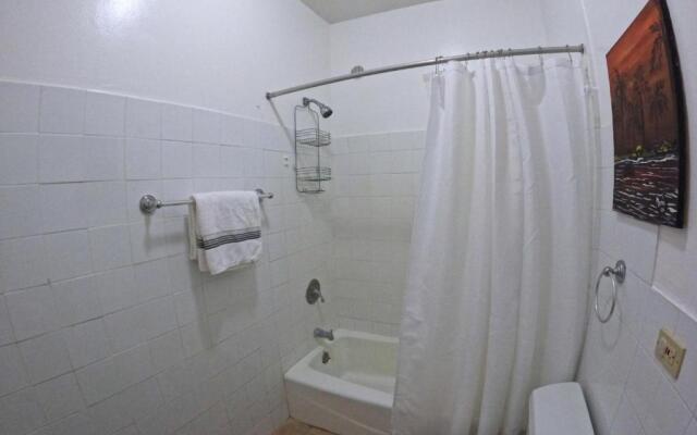 In Joyuda Beach, Apartment with Pool & Basketball Court