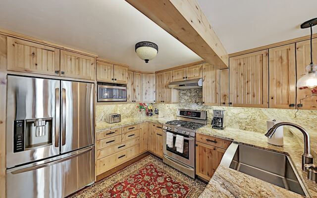 400fairg 3 Bedroom Condo