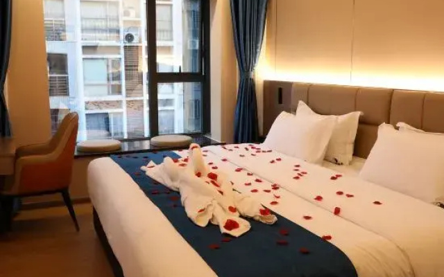 Jinfengyuan Hotel (Shenzhen Dayun Center Ailian Metro Station Branch)