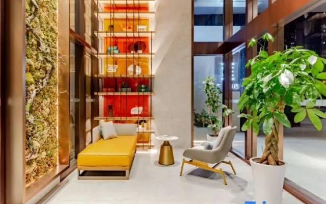 Elong  Hotel