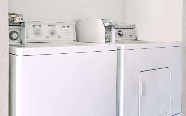 Days Inn by Wyndham Macon I-475