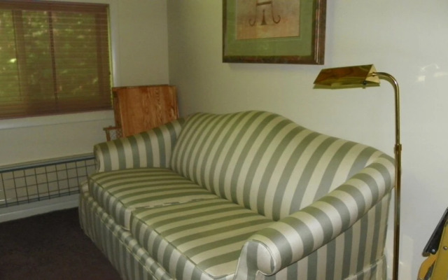 Private Home Close to Loon Mountain, Sleeps Families up to 14! - Cb127l
