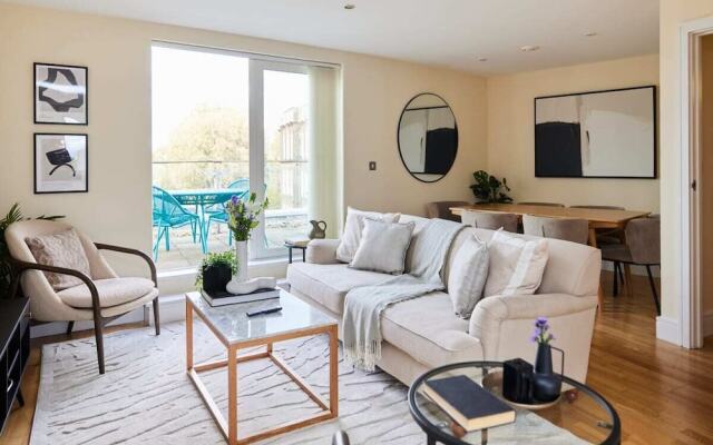 The Weavers Field Place - Classy 3bdr Flat With Terrace