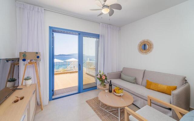 Lefkada Blue Luxury Apartments B2, Perigiali deck level