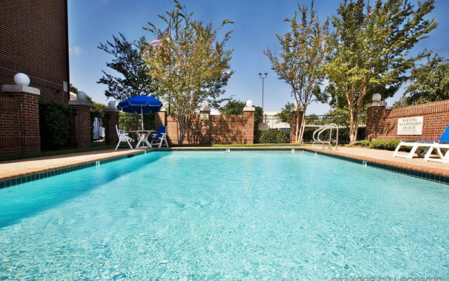 Holiday Inn & Suites Dallas-Addison by IHG