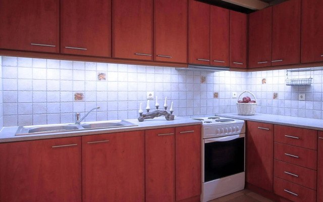 Lydia Lithos Houses