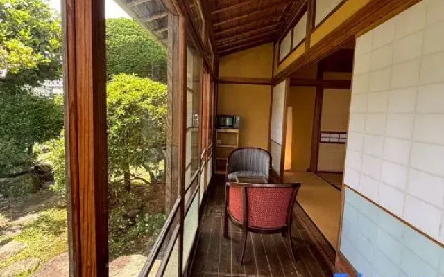 Traditional Japanese House with Natural Hot Spring Bath