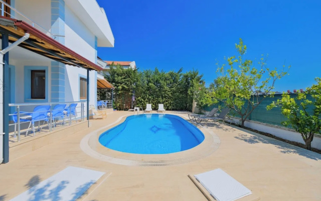 Talia deniz manzaralı 4 odalı lüks Villa