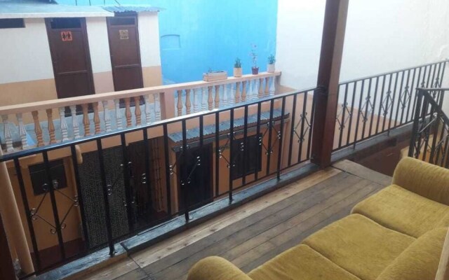 Friendly House & Hostel