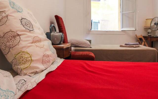 Room in apartment - Rue Droite