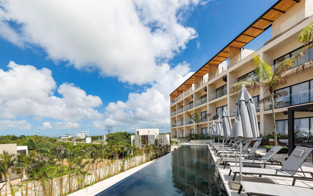 Hive Cancun by G Hotels