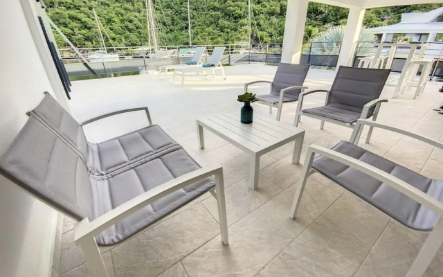 Marina Beach 2, between Anse Marcel marina and beach