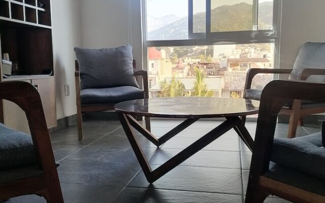 Cambero's Place - Centrally-located Loft-penthouse