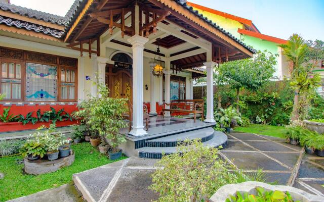 Oyo 1650 Griya Joglo Homestay