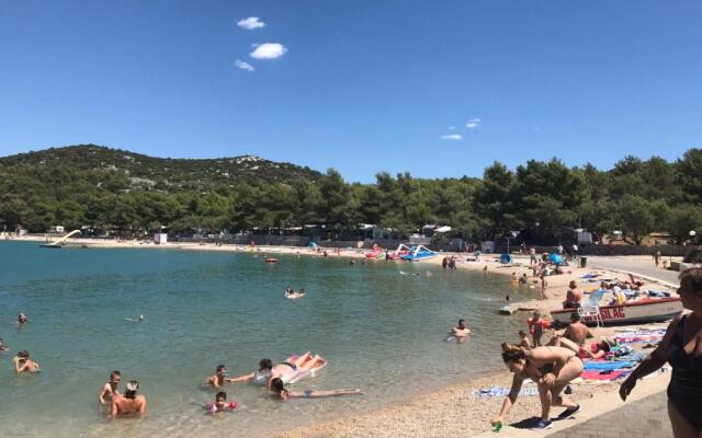 Mobile Home Blue Class B4