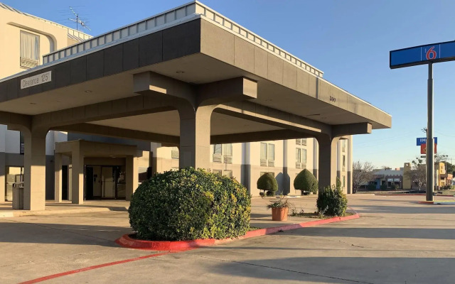 Motel 6 Lewisville, TX - Medical City