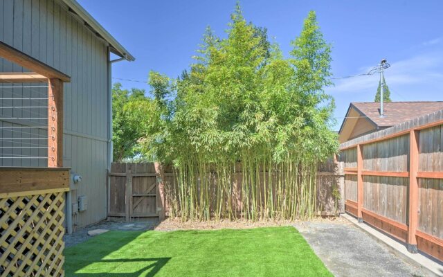 Close to Parks & Brews: Sunny Grants Pass Apt!