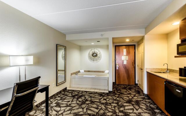 Holiday Inn Express & Suites Cedar Falls - Waterloo by IHG