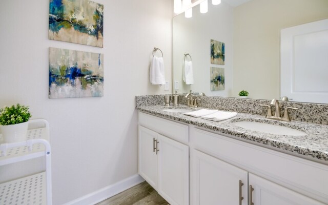 5 Bedroom House for 10 at Storey Lake