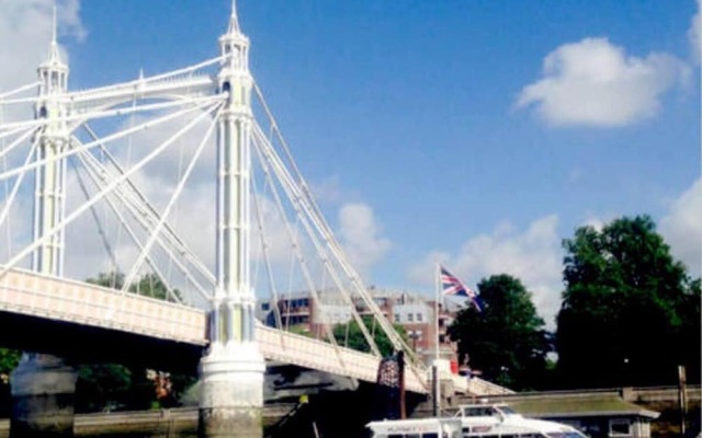 Amazing Riverside Boheme Home in SW London!