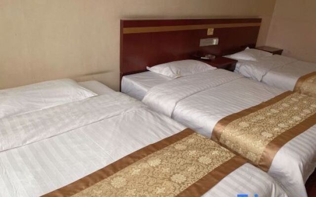 Xishuangbanna Qunyi Business Hotel