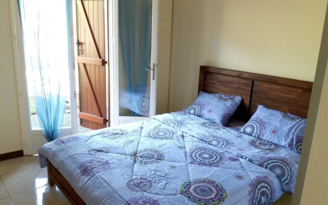House With 2 Bedrooms in Petite-île, With Furnished Terrace - 5 km Fro - фото 4