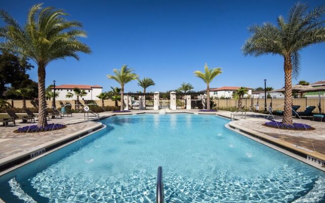 3910 Oakville Avenue