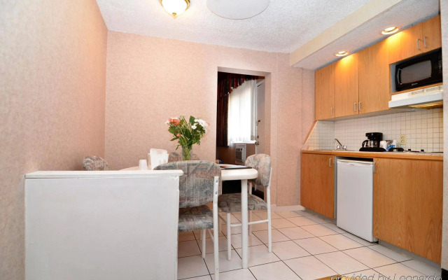 Econo Lodge Motel Village