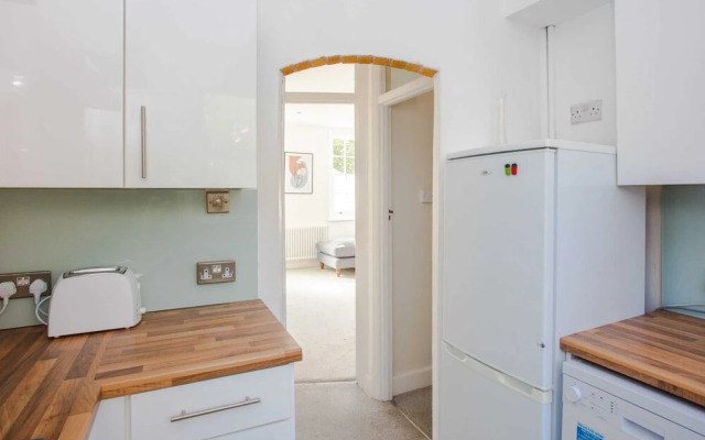 Modern & Spacious 2 Bedroom Flat Near Clapham Common