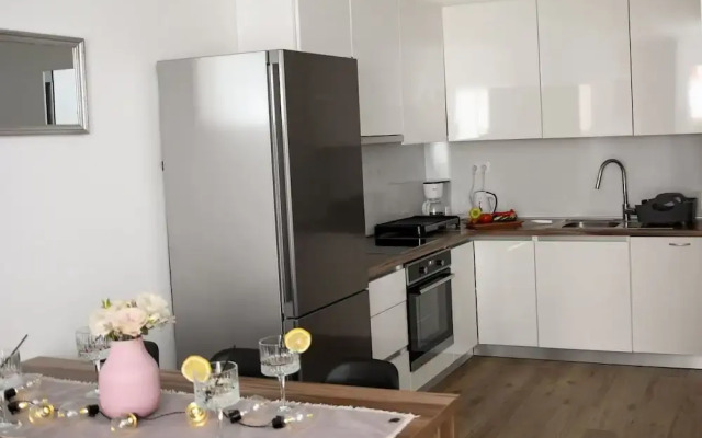 Stylish Okrug Gornji Apartment With Terrace and Patio