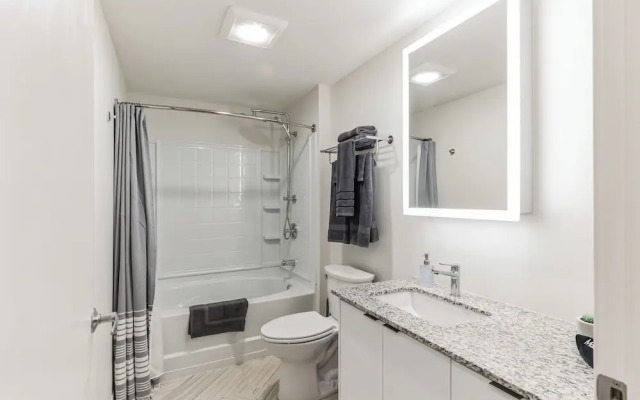 Sleek DT Cleveland Apt at City Club