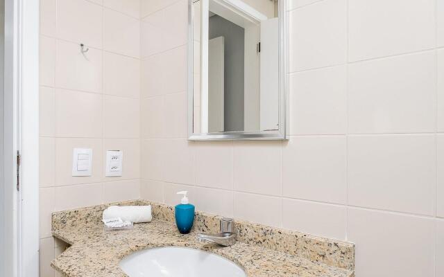 Apto com churrasqueira a 3min da praia EST403