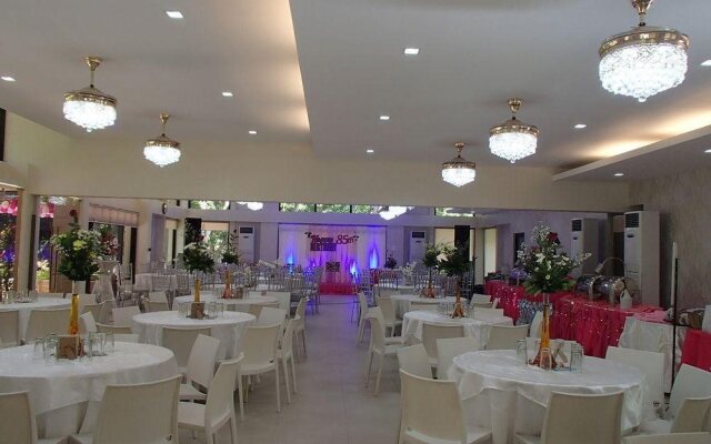 Submarine Garden Beach Resort
