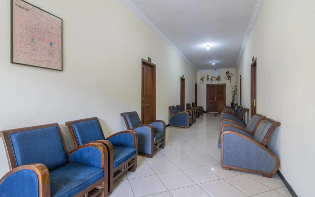 OYO 1338 Hotel Sartika