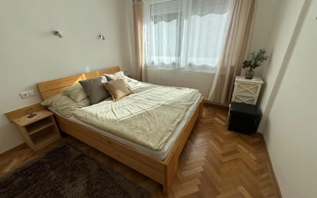 Liliana Apartman és Csónakház