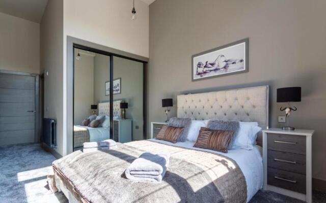 Luxury Manhattan Loft-style Apartment Near Edinburgh City Centre