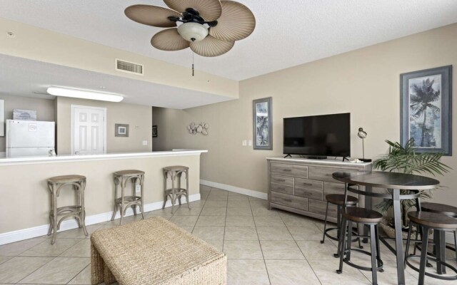 Majestic Beach Towers by iTrip