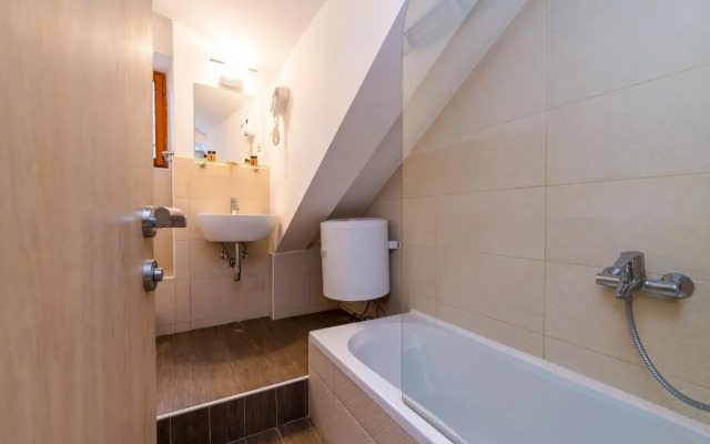 Historical City Center Apartment