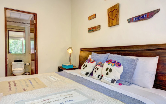 Peggy 2 BDRM apt sleeps 4 balcony