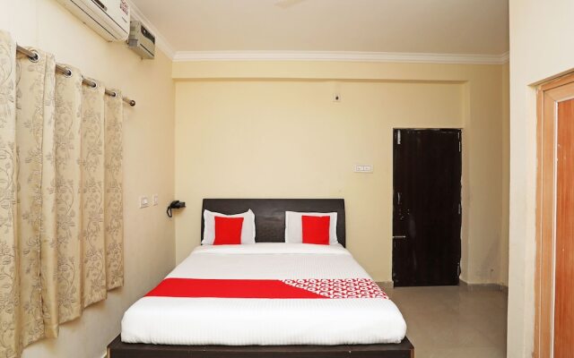 OYO 16821 Hotel Senapati Palace