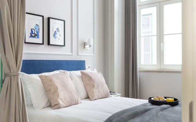 JOIVY Luxurious 2BR Apt w/street view, 2mins to Santa Justa Lift