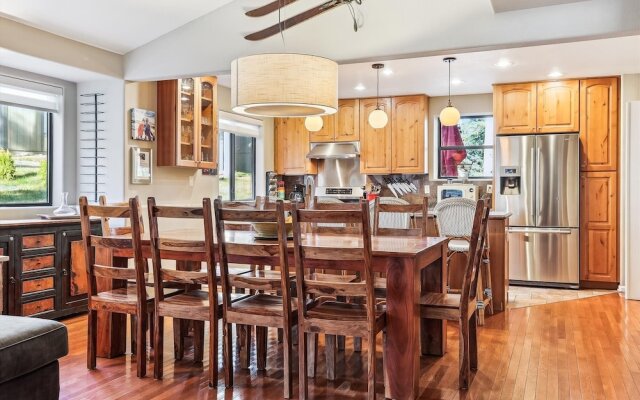 Park Forest  4 Bedroom Home by RedAwning