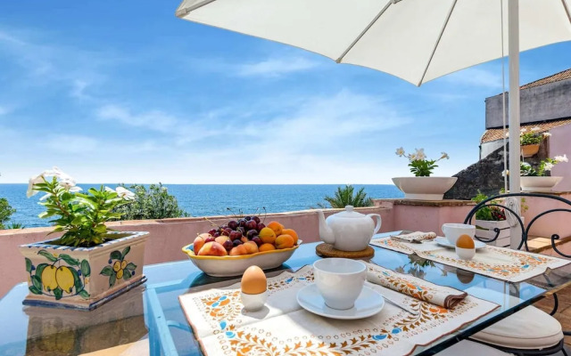 Ancient Residence Overlooking the Sea, With Garden