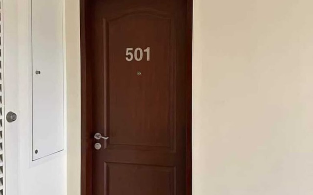 Fullerton Suites